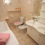 Apartman With Parking Space - 9696 *