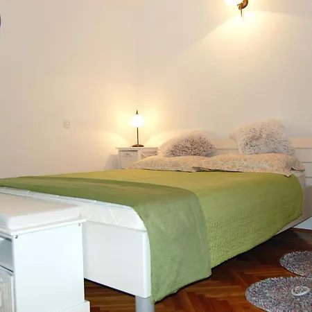 With A Parking Space - 9696 Makarska